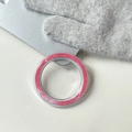 Primer plano de protector de lente rosa con textura de mármol sobre fondo metálico - Patrón de Concha - Rojo Cereza