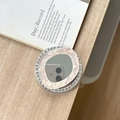 Detalle del soporte móvil de mármol rosa con brillantes y espejo sobre madera - Espejo de Abanico con Textura de Concha / Rosa
