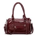 Grand sac cabas bordeaux en cuir verni avec clous argentés et détails de glands - Bordeaux