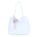 Witte gewatteerde shopper met hartjespatroon en gevlochten handvatten voor dames - Wit Met Hanger