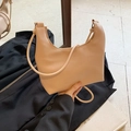Minimalist beige crescent tote bag with lychee texture and slender shoulder strap - Khaki