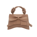 Sac à main bandoulière beige minimaliste avec grand nœud et poignée nouée sur fond blanc - Kaki