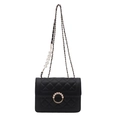 Elegante schwarze Stepptasche mit goldener Perlenschnalle und Kettenriemen - Schwarz