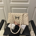 Borsa a spalla beige con motivo jacquard M e accessorio a fiocco argento lucido - M Beige