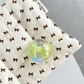 Détail du support de téléphone boule de cristal irisée avec un nœud vert à l'intérieur - Support Boule de Cristal-Bulle de Rêve-No.56