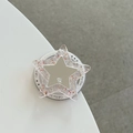 Detailopname van ster-telefoonhouder met glitterhars en een kleine ingebouwde spiegel - Magnetische Standaard / Rood