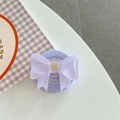 Detailansicht der fliederfarbenen Schleifen-Handyhalterung mit goldenem Knoten - Lila