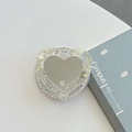 Dettaglio del supporto magnetico a cuore per telefono con glitter, specchio e strass - Specchio a Cuore Magnetico Glitterato (Giallo-Zirconia Bianco)