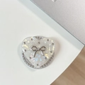 Dettaglio del supporto per telefono a cuore con fiocco di strass e finitura in madreperla - Cuore di Conchiglia Magnetica Nodo Vuoto (Strass Bianco)
