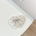 Detail of heart-shaped phone grip with iridescent texture and rhinestone bow decoration - Transparent Stand Shell Heart Full Zircon Bowknot