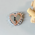 Detailansicht der herzförmigen Spiegel-Handyhalterung mit rosa Cartoon-Spritzer-Rand - Magnetischer Igel Herz Spiegel / Orange