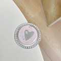 Dettaglio del supporto per telefono glitter rosa con strass, cuore e stelle - Rosa