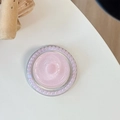 Detail der rosa Glitzer Handyhalterung mit eleganter Perlenumrandung auf weißem Grund - (Perle) Magnetisch - Perlglanz-Donut - Rosa