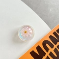 Détail du support téléphone en cristal laser avec fleur à paillettes et reflets irisés - Support Boule de Cristal - Bulle de Rêve - No. 42