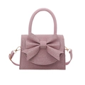 Borsa a tracolla glitterata rosa con grande fiocco e dettagli dorati su fondo bianco - Rosa