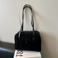 Bolso hobo de ante negro para mujer con bolsillo grande con hebilla y cierre de cremallera - Negro sin Colgante