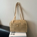 Bolso grande beige de ante con correas de cuero y bolsillo frontal estilo vintage - Caqui (Sin Colgante)