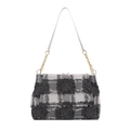Schachbrett-Schultertasche mit Fransen und goldener Kette für Damen im Freizeitlook - Weiß