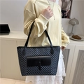 Klassische große Tragetasche mit blau-schwarzem Muster und Leder-Frontklappentasche - Schwarz