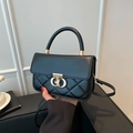 Borsa a tracolla classica trapuntata nera con hardware dorato e manico superiore - Nero