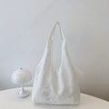 Witte kanten shopper met bloemenborduurwerk en een brede schouderriem - Wit (Zonder Sjaal)
