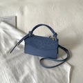 Bolso de mano azul en ecopiel con solapa de leopardo y elegante asa de nudo - Azul