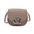 Mini bolso bandolera con textura de lichi y cierre de corazón metálico en color rosa - Caqui