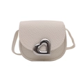 Minibolso bandolera de cuero granulado blanco crema con cierre de corazón en metal plateado - Blanco