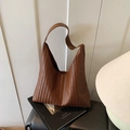Braune gewebte Shopper-Tasche aus Leder für Damen im minimalistischen Stil - Braun