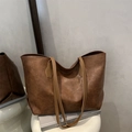 Minimalist large brown tote bag in vintage faux leather for work and daily commuting - Brown