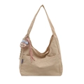Borsa tote in nylon kaki chiaro con ciondolo a forma di orso e fiocco blu - Con Ornamento / Cachi