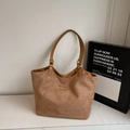 Braune Tragetasche aus Wildlederimitat mit Ledergriffen und goldfarbenen Details - Khaki