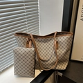 Braunes Monogramm-Tote-Taschen-Set mit passender Reißverschlusstasche und Ledergriffen - Grau