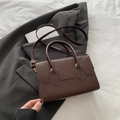 Bolso bandolera minimalista marrón oscuro de cuero sintético con detalles dorados - Marrón