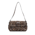 Y2K Punk Leopard Schultertasche mit silbernen Nieten und Metallschnalle Detail - Leopard Braun