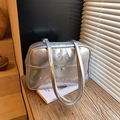 Zilveren metallic tote tas met strikdetail en Ganunon borduursel in JK-stijl - Zilver