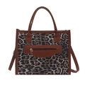 Bolso tote retro con estampado de leopardo, detalles en cuero marrón y dos asas - Gris