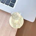 Makroaufnahme von gelbem Bären Handyhalter mit Glitzerherz auf Laptop-Tastatur - Magnetisches Modell / Gelb