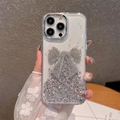 Vista macro de la funda iPhone transparente con lazo de strass 3D plateado y purpurina - Marco Galvanizado - Degradado Estrella de Brillo Alto - Lazo de Mariposa Grande - Plata / iPhone 17 Pro Max