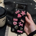 Detalle de funda Galaxy Z Flip con estrellas 3D y colgantes de perrito estilo Y2K - Ranura Negra-Estrella Brillante-Cachorro Globo Sonriente-Negro / ZFlip3