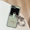 Coque de téléphone pliable en cuir vert plissé avec lettres strass et dragonne - Vert / Samsung ZFlip3