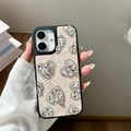 Detalle de funda rosa de encaje para iPhone 16 Pro con corazones de strass brillantes - Para 17Promax / Piel de Serpiente-Corazones de Diamantes-Rosa
