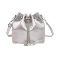 Sac seau argenté en similicuir métallisé avec cordon chaîne et détails de perles - Argenté