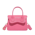 Rosafarbene Handtasche aus Narbenleder mit rundem Griff und verstellbarem Schultergurt - Rosa