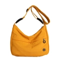 Bolso bandolera minimalista en tela amarilla con correa ajustable y logo de metal - Amarillo