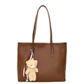 Sac fourre-tout marron en cuir grainé avec longues anses et charm d'ours en peluche - Marron