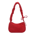 Chique rode suède halve maan tas met een geplooide schouderband en decoratieve strik - Rood
