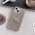Detail der luxuriösen Strass-Hülle mit Saturn-Logo für iPhone auf dem Kaffeetisch - iPhone XR / Acryl Strass Planet-Bunt