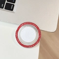 Detail eines Handy-Halters mit zwei Reihen roter Strasssteine und weißer Mitte auf Tisch - Rot
