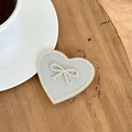 Detail of a heart-shaped phone grip with sparkling rhinestones and a small bow decoration - Transparent Stand-Rhinestone Heart Bow-Leather Texture-Silver